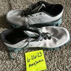 Brand new size 8 clouds